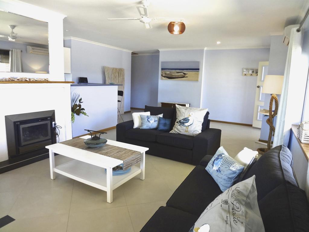Salty Air Apartments Kingscote Kangaroo Island Room photo